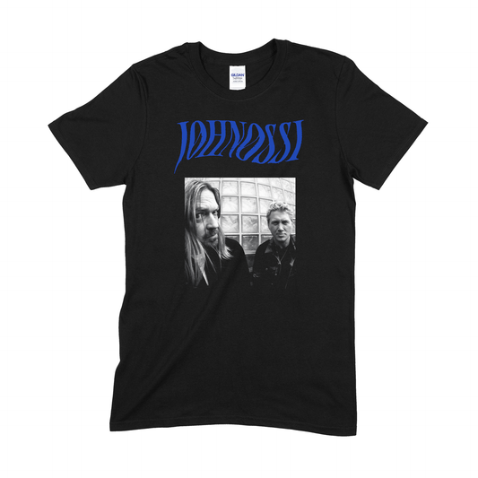 JOHNOSSI - T-SHIRT, FOREVERS PHOTO (SVART)